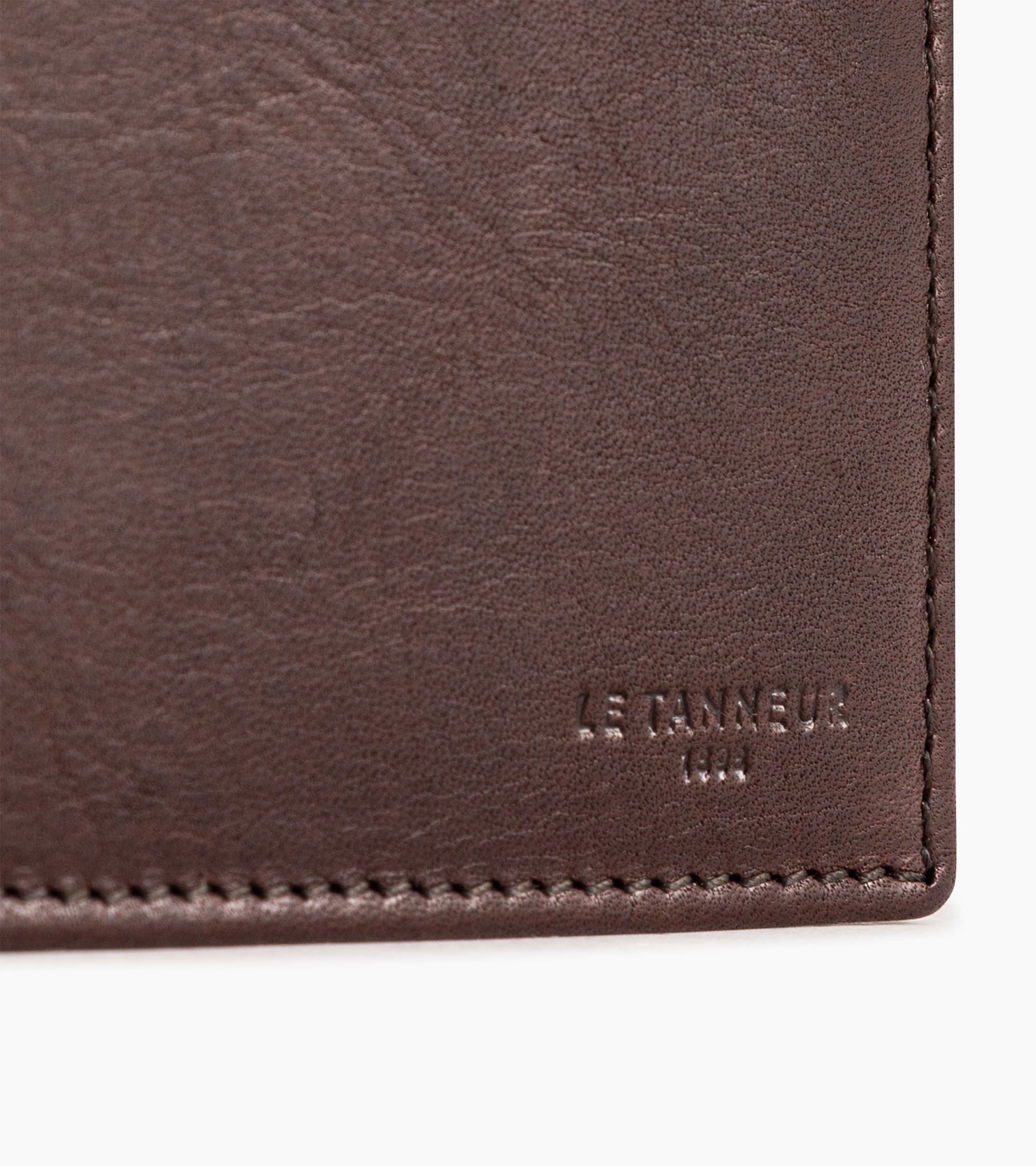 cartera horizontal con solapa de 2 secciones en cuero aceitado